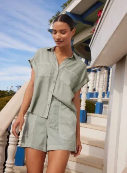 Callie Ruffle Short - Oase Groen><noscript><img width=