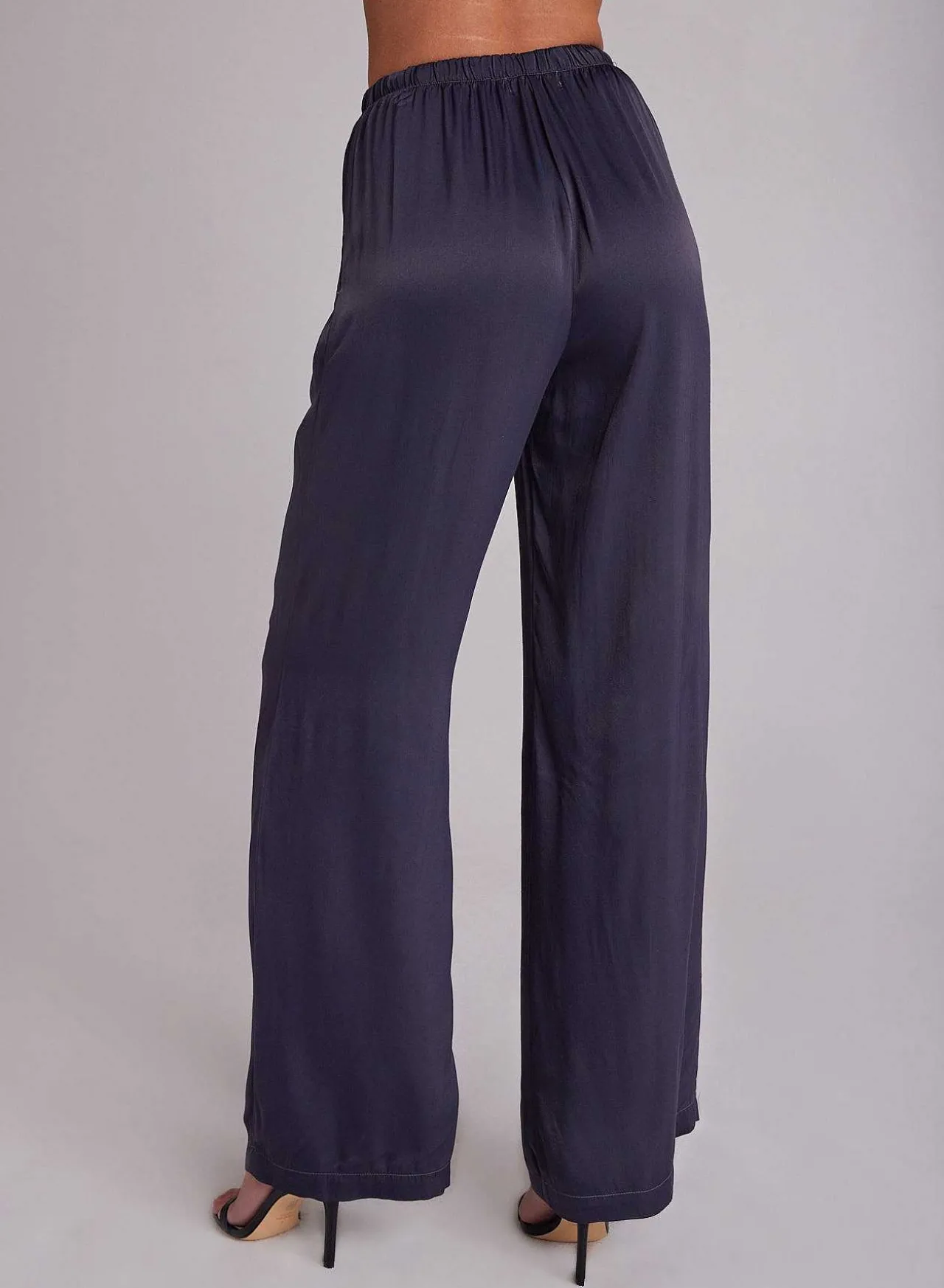 Satijnen Geplooide Broek Met Wijde Pijpen - Odyssey Grey>Bella Dahl Store