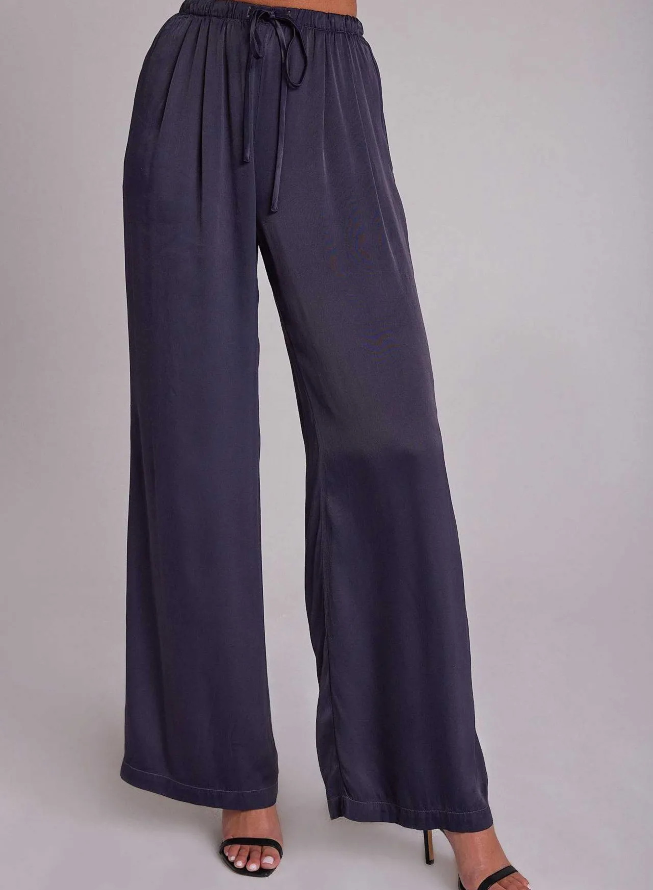 Satijnen Geplooide Broek Met Wijde Pijpen - Odyssey Grey>Bella Dahl Store