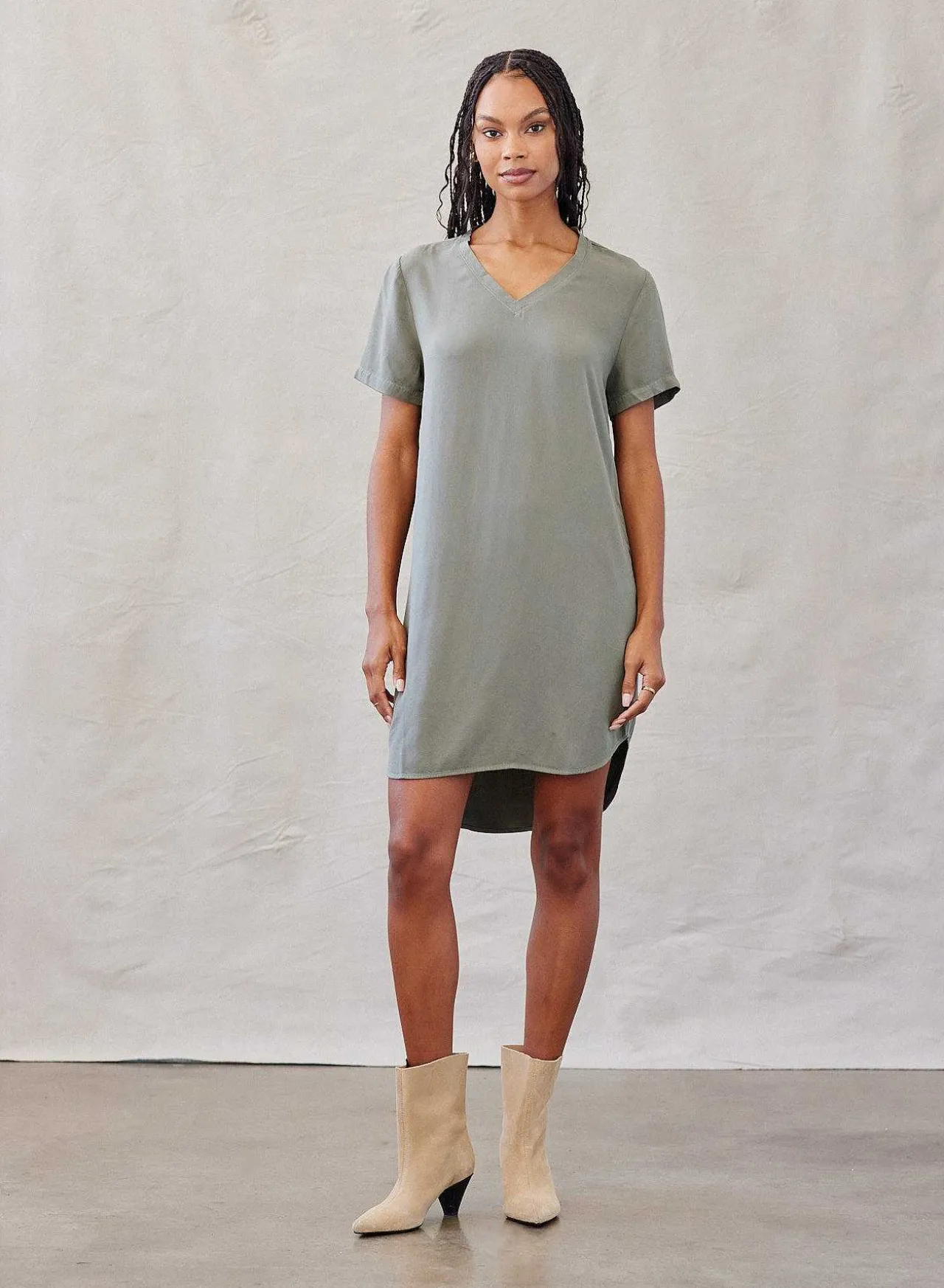 T-Shirtjurk Met V-Hals - Zacht Leger>Bella Dahl Fashion