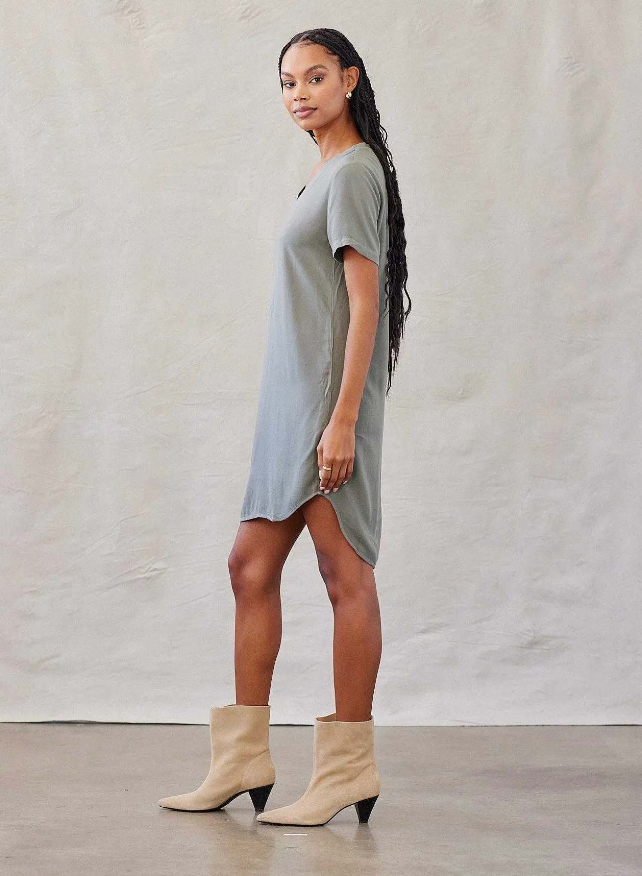 T-Shirtjurk Met V-Hals - Zacht Leger>Bella Dahl Fashion